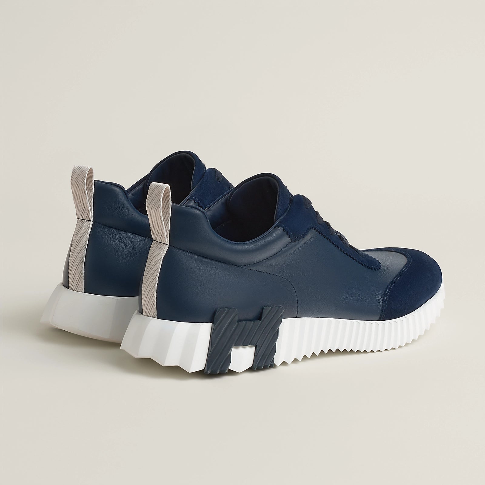 Bouncing sneaker