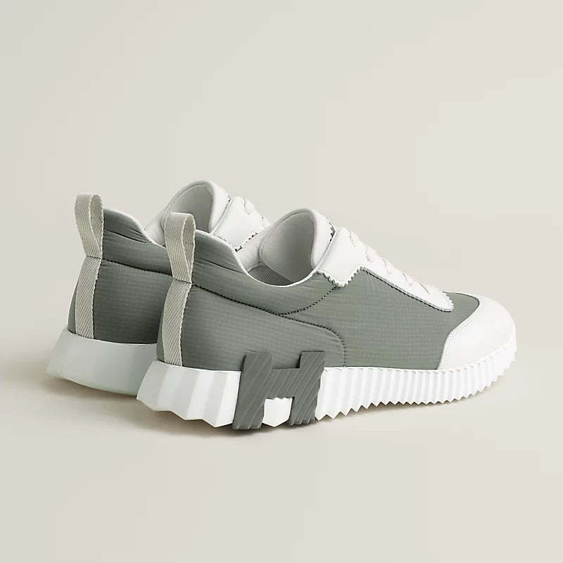Bouncing sneaker